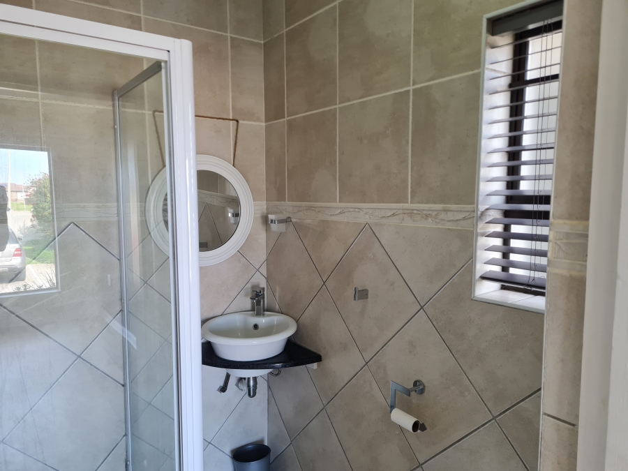 To Let 3 Bedroom Property for Rent in Wavecrest Eastern Cape